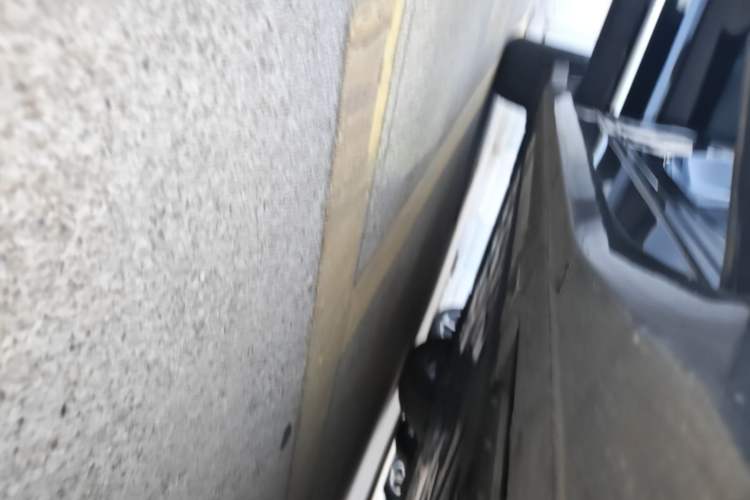 Used Nio ES6 2025 75 kWh Right Side Sill