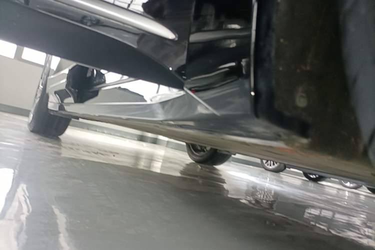 Used Nio ES6 2025 75 kWh Right Side Sill