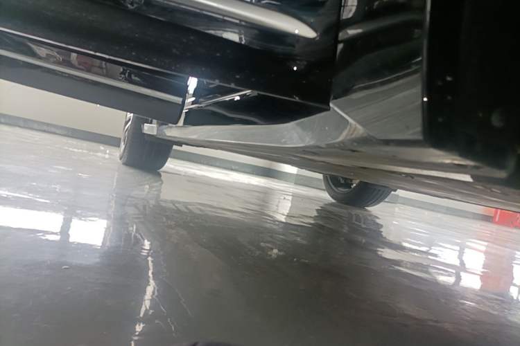 Used Nio ES6 2025 75 kWh Right Side Sill
