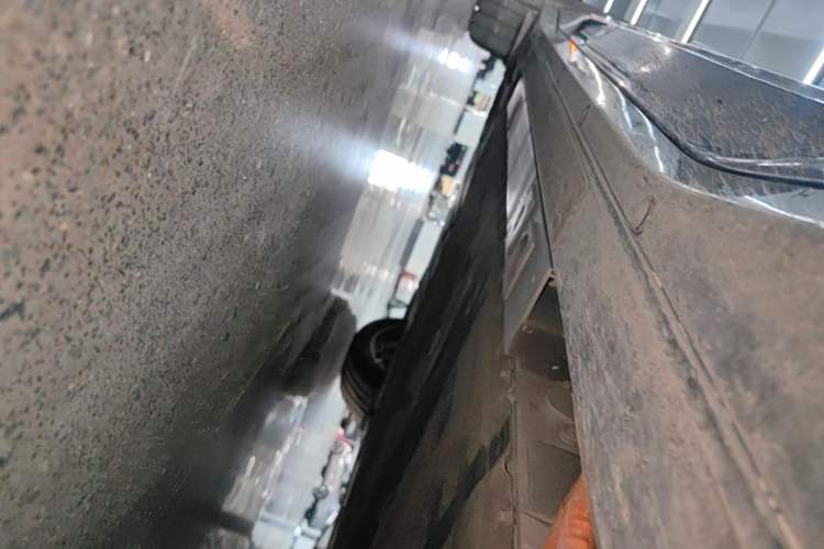 Used Nio ES6 2025 75 kWh Right Side Sill