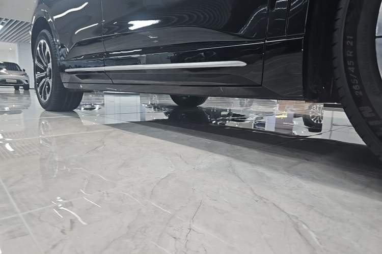 Used Nio ES6 2025 75 kWh Right Side Sill
