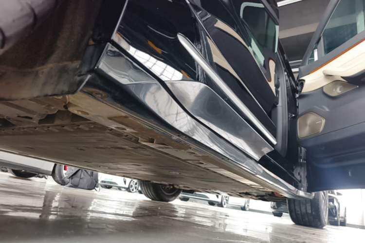 Used Nio ES6 2025 75 kWh Right Side Sill