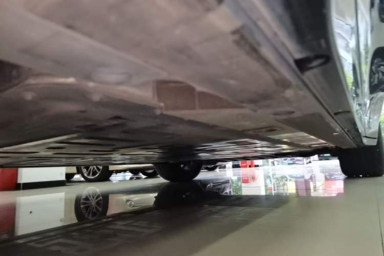 Used Nio ES6 2025 75 kWh Right Side Sill