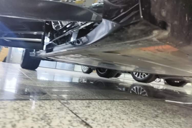 Used Nio ES6 2025 75 kWh Right Side Sill