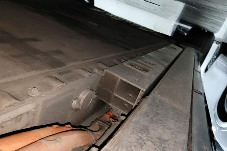 Used Nio ES6 2025 75 kWh Right Side Sill