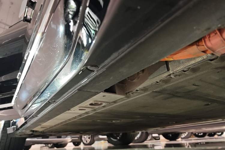 Used Nio ES6 2025 75 kWh Right Side Sill