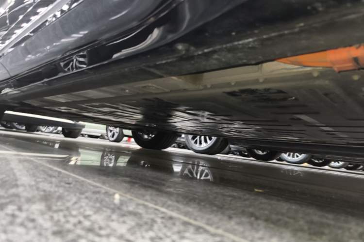 Used Nio ES6 2025 75 kWh Right Side Sill