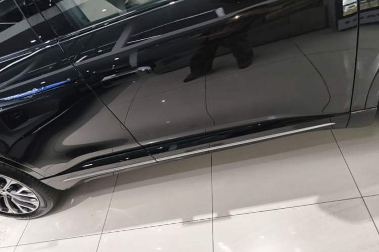 Used Nio ES6 2025 75 kWh Right Side Sill