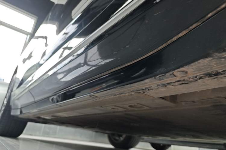 Used Nio ES6 2025 75 kWh Right Side Sill