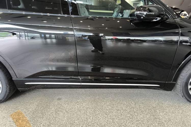 Used Nio ES6 2025 75 kWh Right Side Sill