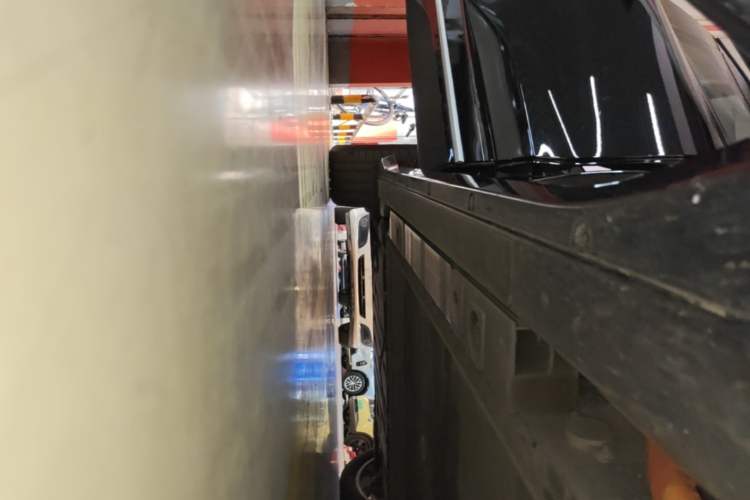 Used Nio ES6 2025 75 kWh Right Side Sill