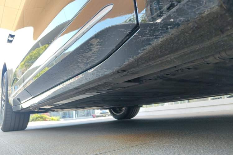 Used Nio ES6 2025 75 kWh Right Side Sill