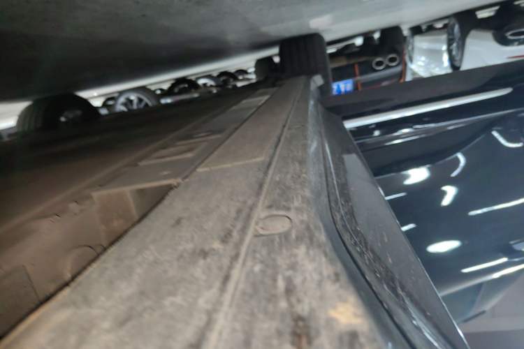 Used Nio ES6 2025 75 kWh Right Side Sill