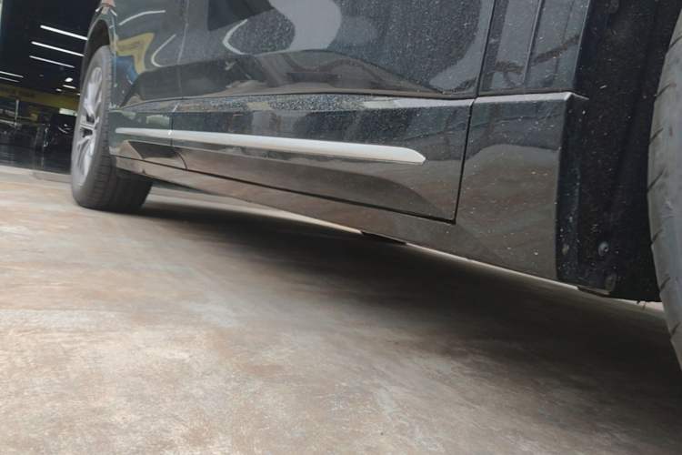 Used Nio ES6 2025 75 kWh Right Side Sill