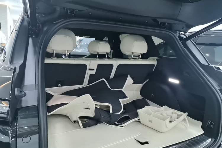 Used Nio ES6 2025 Model 100kWh 300,000th Anniversary Edition Trunk