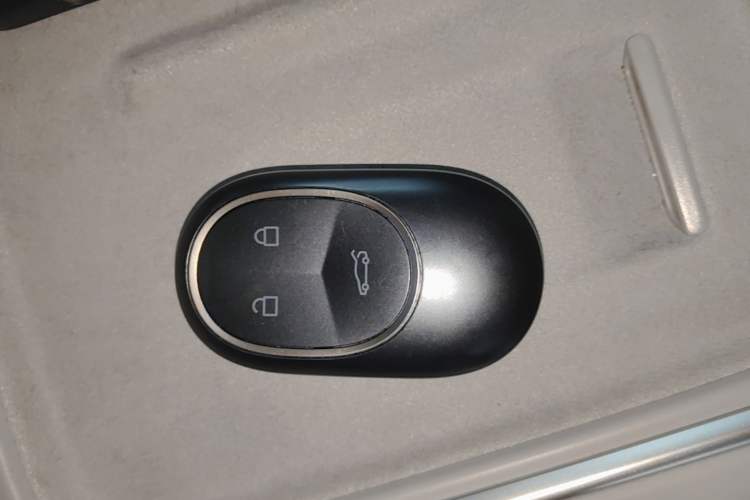 Used Nio ES6 2025 75 kWh Vehicle Key