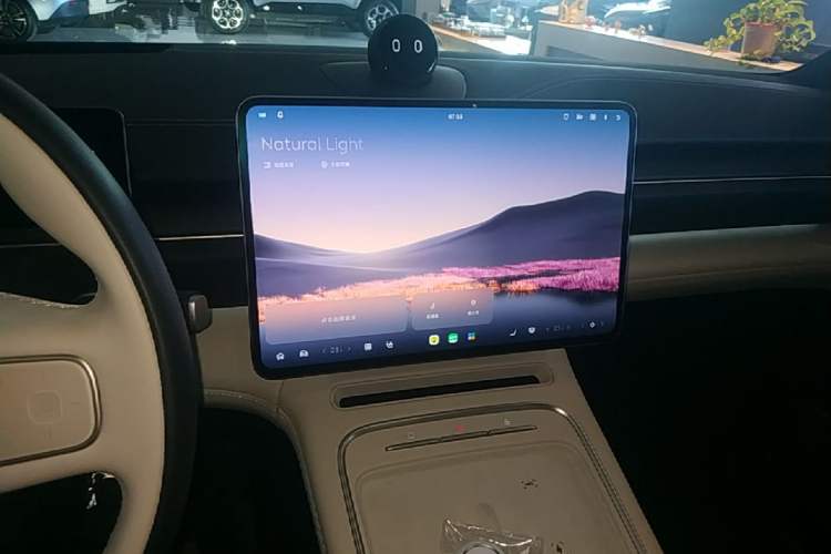 Used Nio ES6 2025 75 kWh Audio And AC Panel