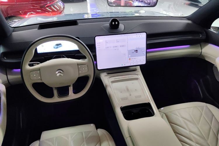 Used Nio ES6 2025 75 kWh Center Console