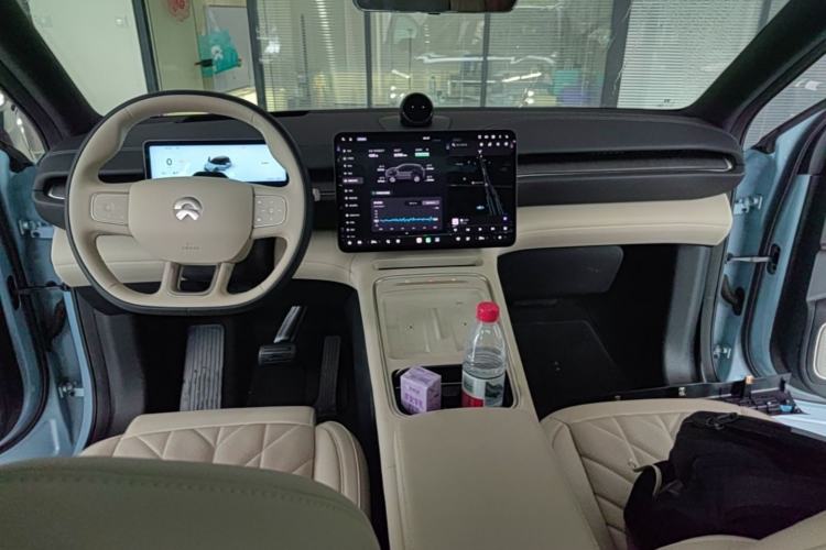 Used Nio ES6 2025 75 kWh Center Console