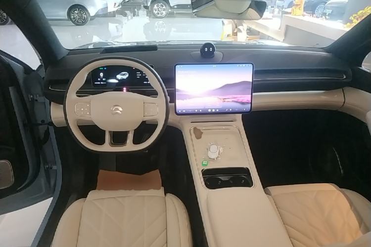 Used Nio ES6 2025 75 kWh Center Console