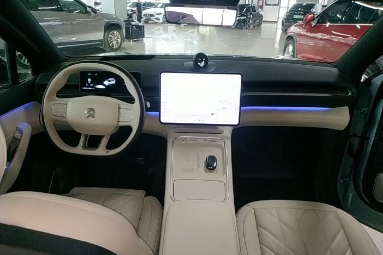 Used Nio ES6 2025 75 kWh Center Console