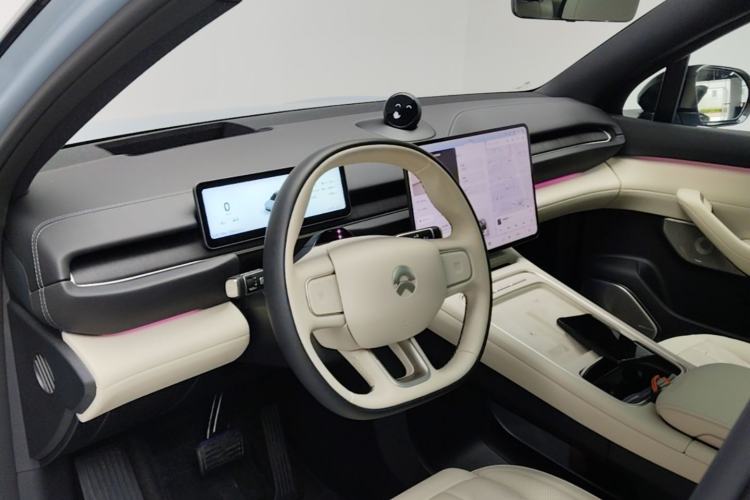 Used Nio ES6 2025 75 kWh Center Console