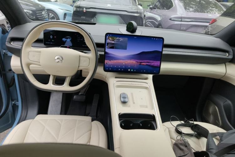 Used Nio ES6 2025 75 kWh Center Console