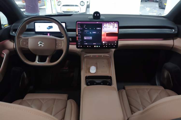 Used Nio ES6 2025 75 kWh Center Console