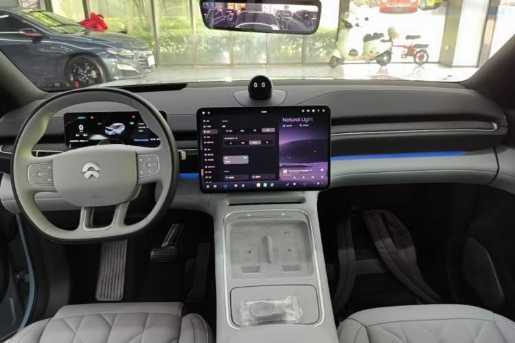 Used Nio ES6 2025 75 kWh Center Console