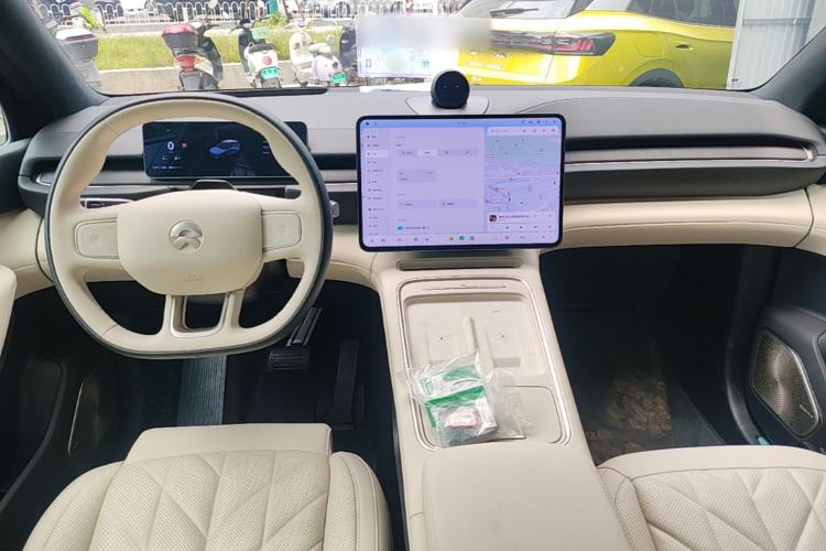 Used Nio ES6 2025 75 kWh Center Console