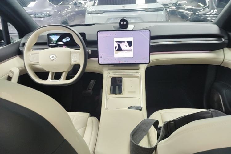 Used Nio ES6 2025 75 kWh Center Console
