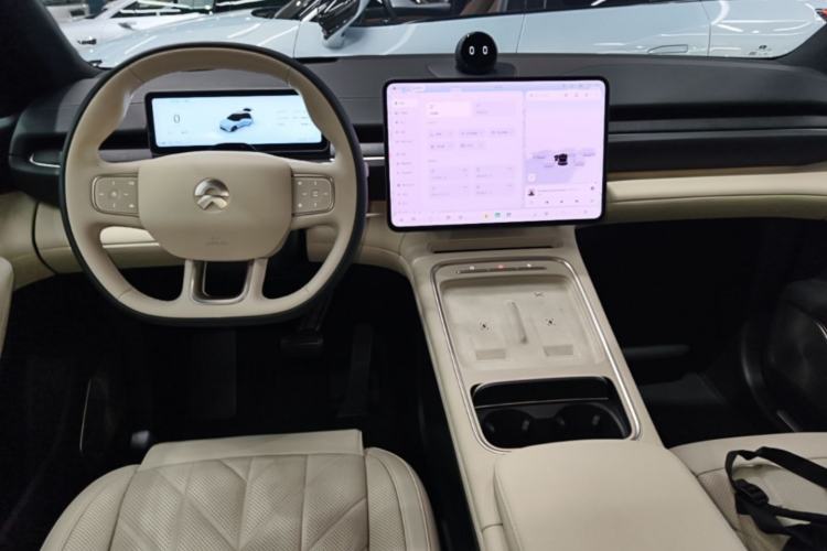 Used Nio ES6 2025 75 kWh Center Console