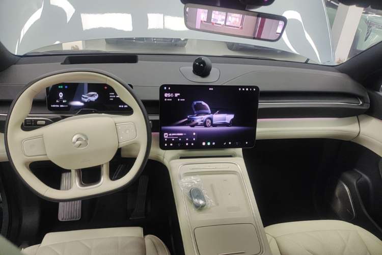 Used Nio ES6 2025 75 kWh Center Console