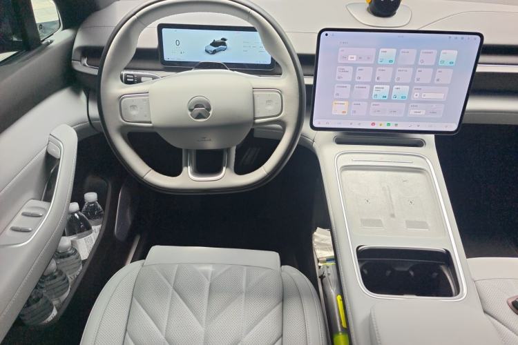 Used Nio ES6 2025 75 kWh Center Console