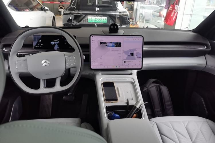 Used Nio ES6 2025 75 kWh Center Console