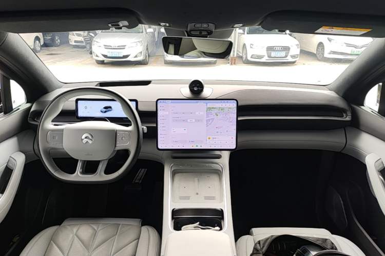 Used Nio ES6 2025 75 kWh Center Console