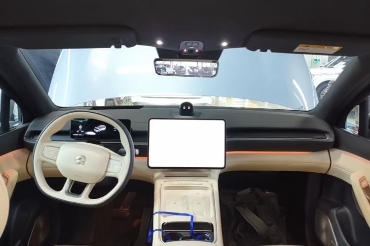 Used Nio ES6 2025 75 kWh Center Console