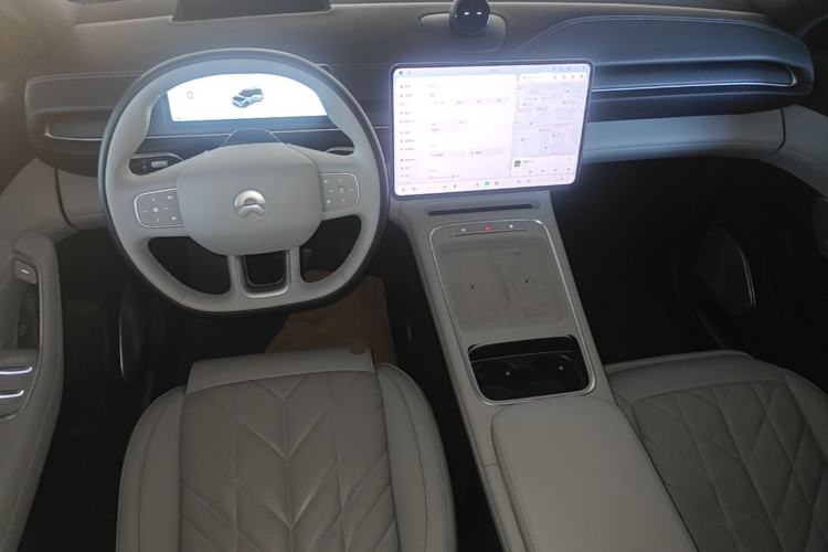 Used Nio ES6 2025 75 kWh Center Console