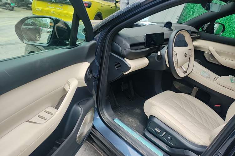 Used Nio ES6 2025 75 kWh Driver Seat