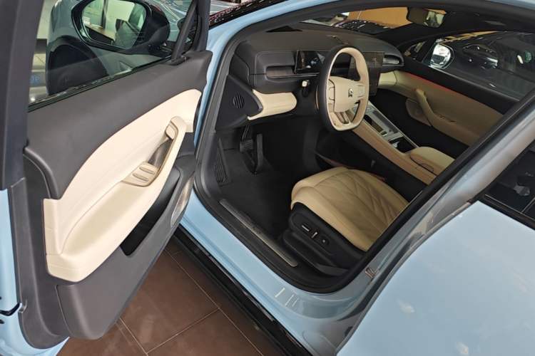 Used Nio ES6 2025 75 kWh Driver Seat