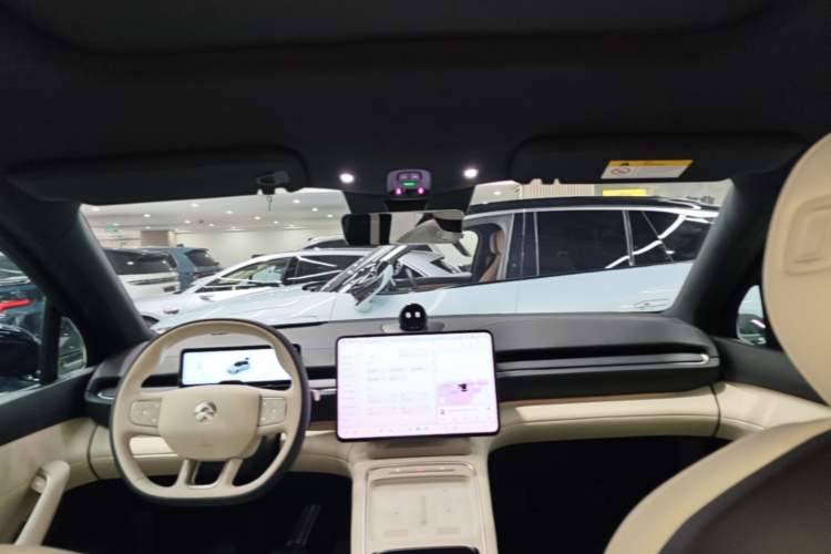 Used Nio ES6 2025 75 kWh Headliner