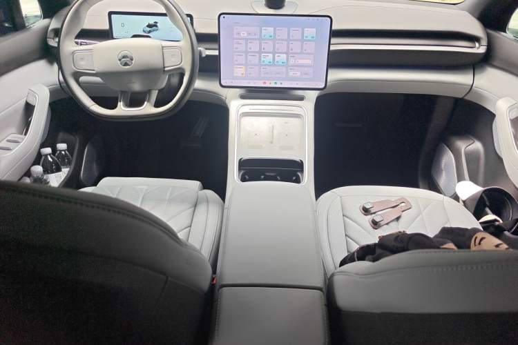 Used Nio ES6 2025 75 kWh Headliner