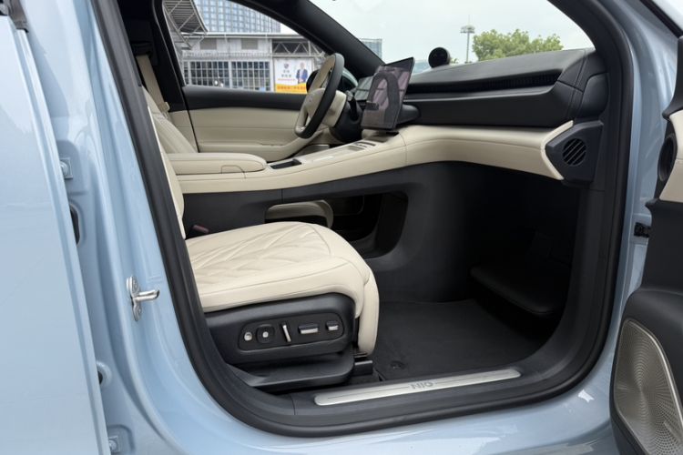 Used Nio ES6 2025 75 kWh Interior 2