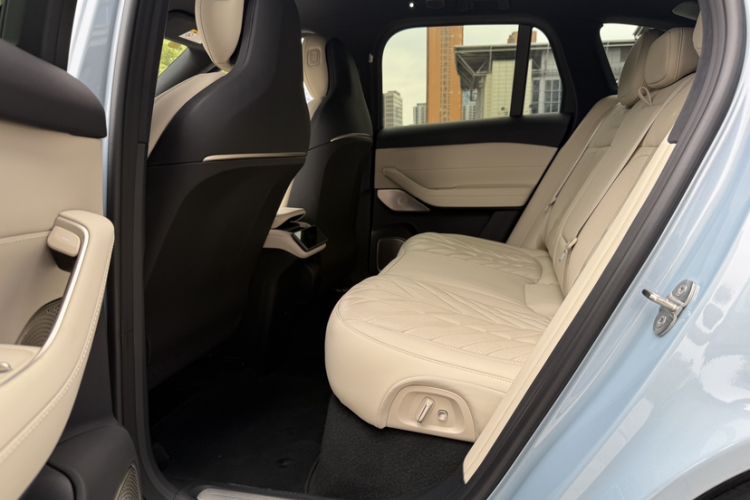 Used Nio ES6 2025 75 kWh Interior 4