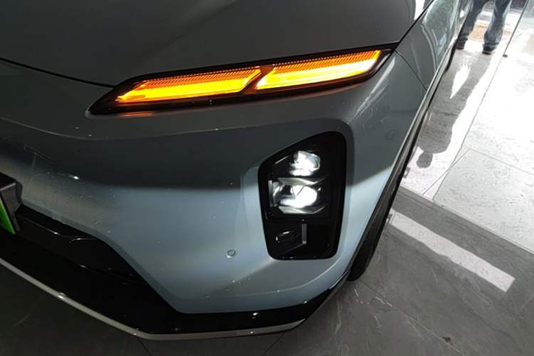 Used Nio ES6 2025 75 kWh Left Front Headlight