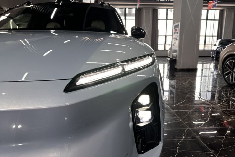 Used Nio ES6 2025 75 kWh Left Front Headlight