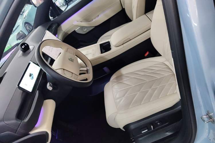 Used Nio ES6 2025 75 kWh Left Front Seat