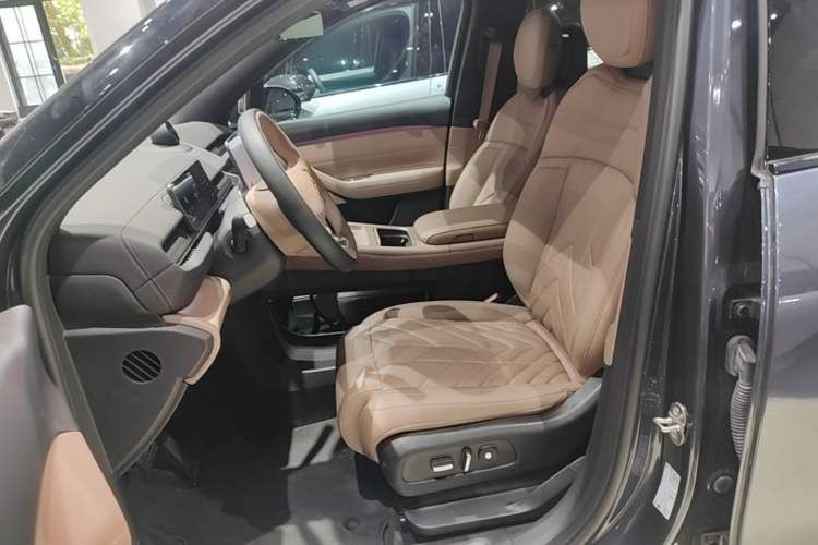 Used Nio ES6 2025 75 kWh Left Front Seat