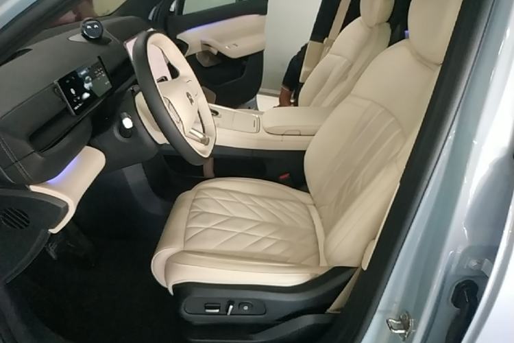Used Nio ES6 2025 75 kWh Left Front Seat