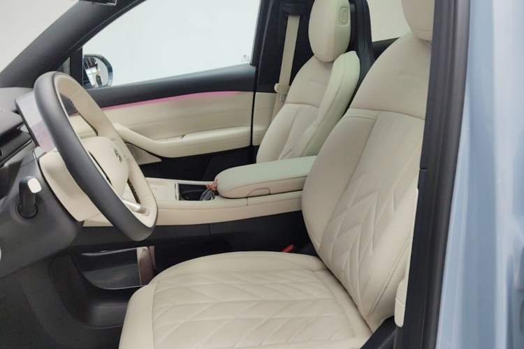 Used Nio ES6 2025 75 kWh Left Front Seat